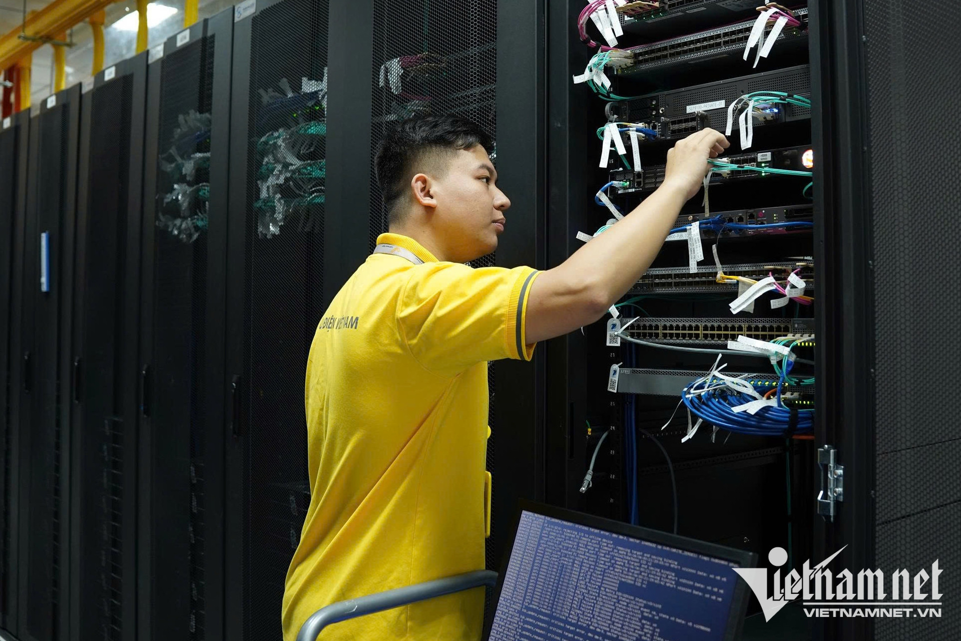 W-logistic so quoc gia 1.jpg