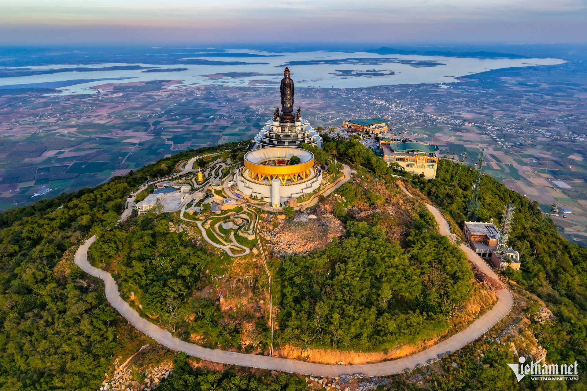 W-Núi Bà Đen Tây Ninh   Nguyễn Huế 16.jpg