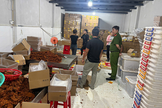 Bản tin chiều 30/12: Công an TPHCM tiêu hủy hơn 30 tấn 'thực phẩm bẩn'