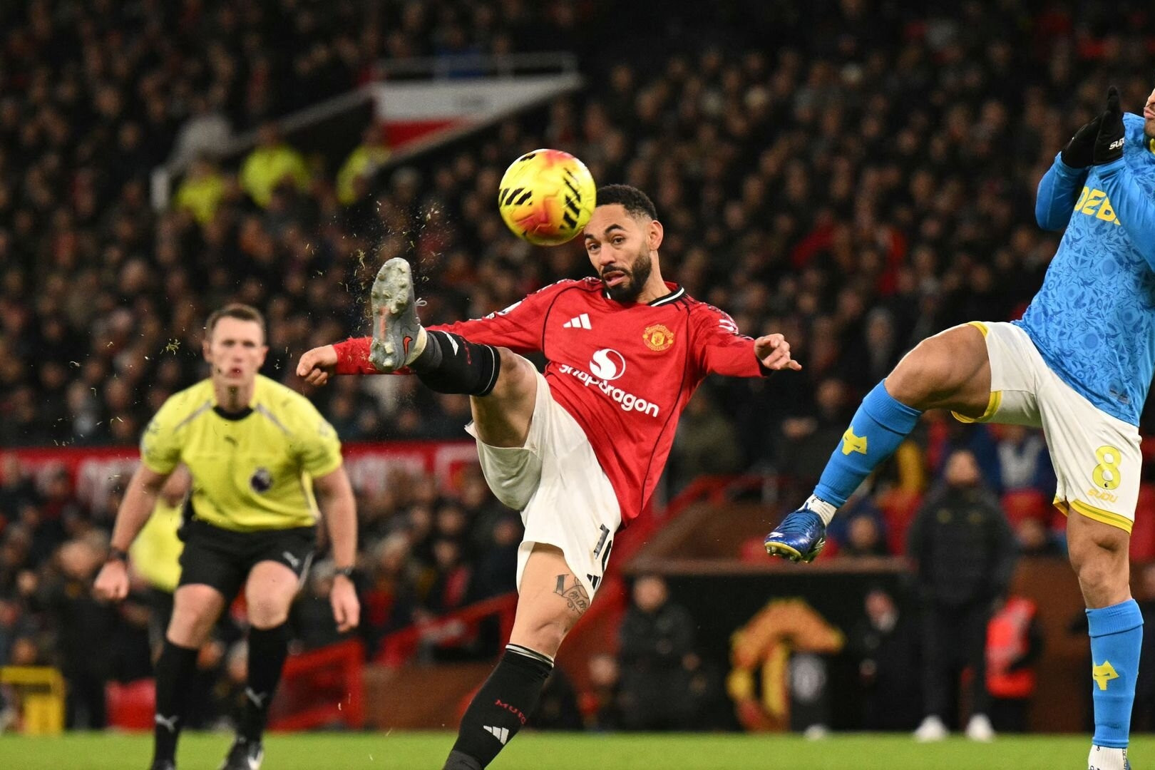 BXH Ngoại hạng Anh 2025/26 - Vòng 19 mới nhất: Arsenal cô đơn trên đỉnh