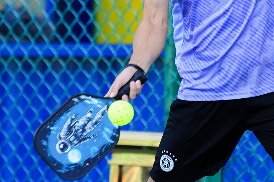 Chơi pickleball, người đàn ông đột ngột đau ngực, ngừng tim khi đến cổng viện