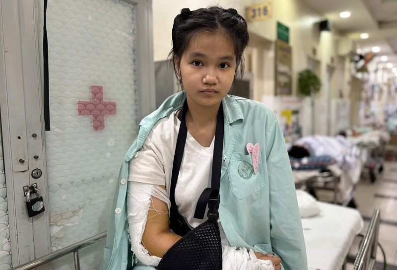 Chồng liệt nửa người, con gái bệnh tim lại tai nạn, mẹ nghèo mong được giúp đỡ