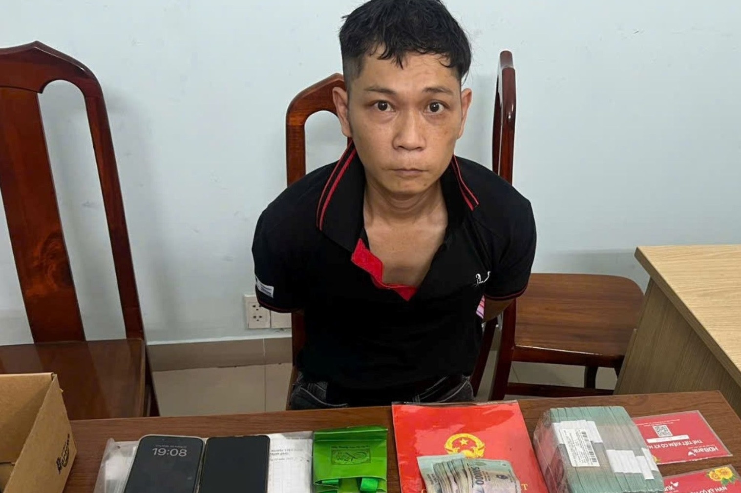 Danh tính người đàn ông trộm cả tỷ đồng, 11 chỉ vàng trong cốp xe của phụ nữ