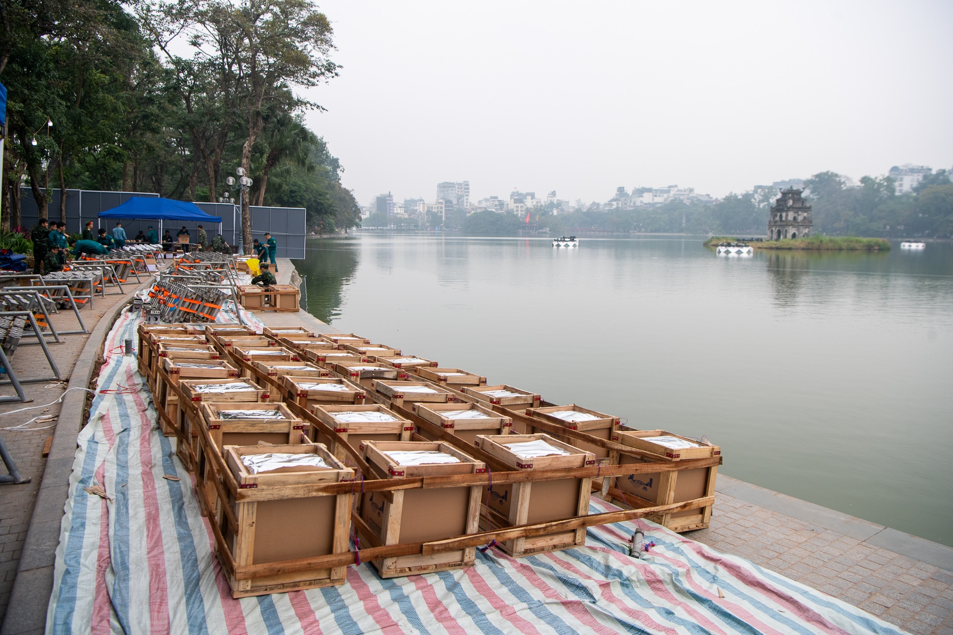 Hà Nội - TPHCM gấp rút hoàn thiện các trận địa pháo hoa chào năm mới 2026