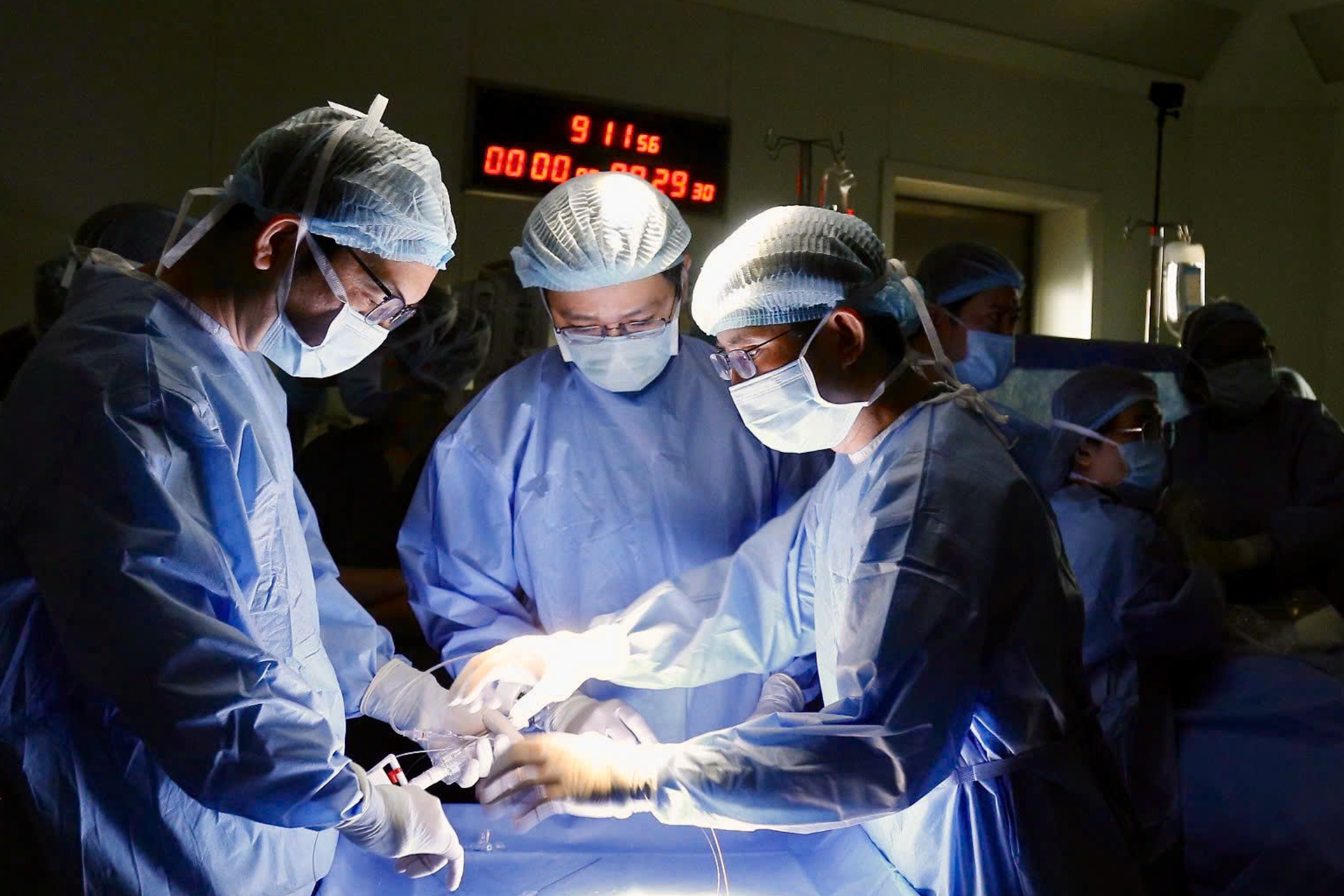 Hơn 30 phút thực hiện ca thông tim bào thai đầu tiên sau khi Bộ Y tế phê duyệt