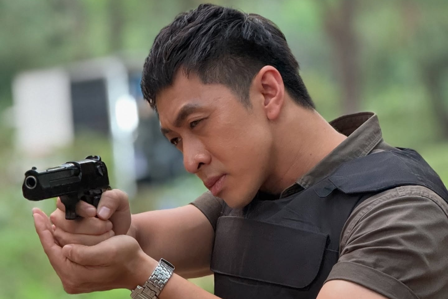 Nam diễn viên đang gây sốt màn ảnh Việt với vai tội phạm bị truy nã là ai?