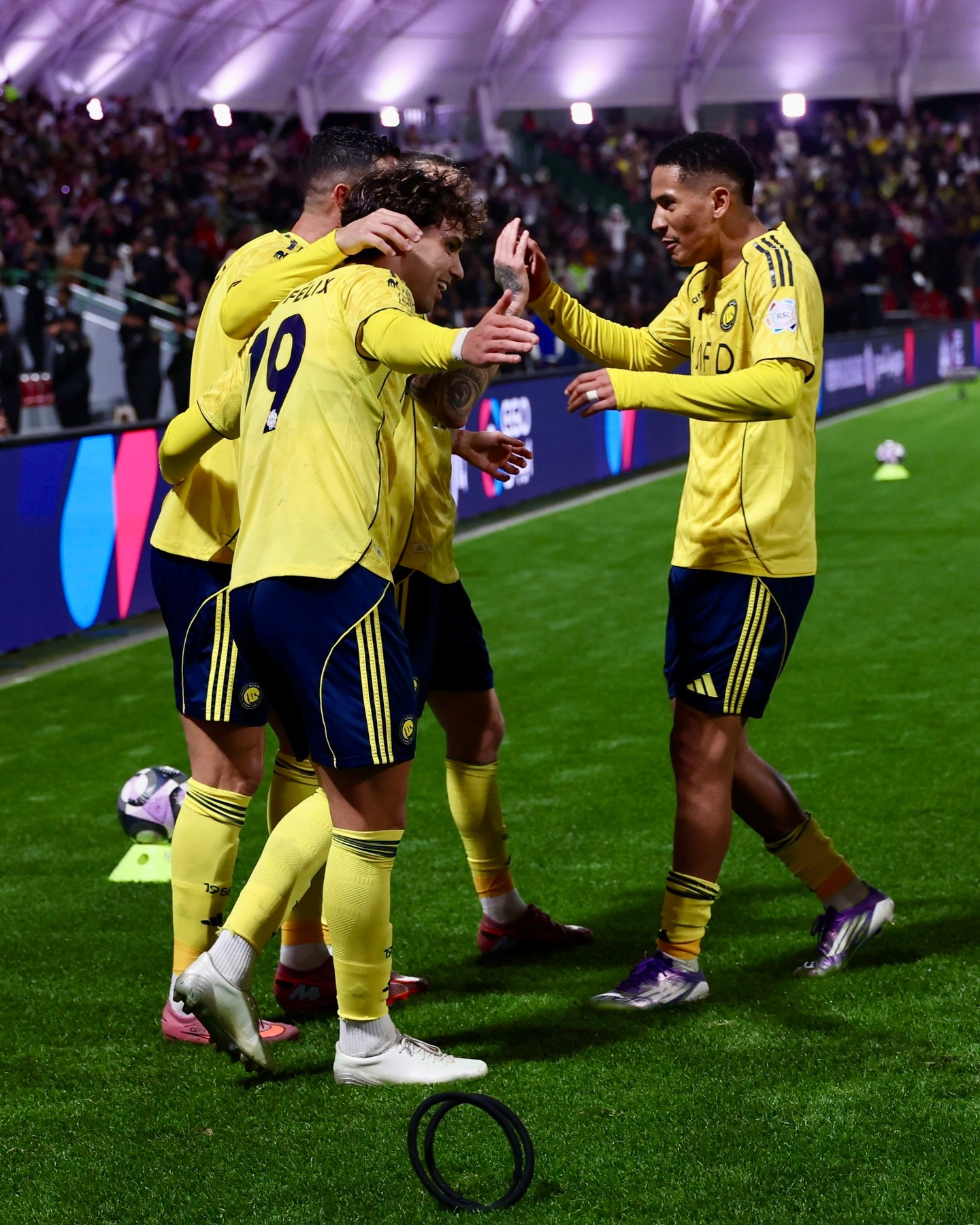 https://static-images.vnncdn.net/vps_images_publish/000001/000003/2025/12/31/ronaldo-al-nassr-1-107.jpg
