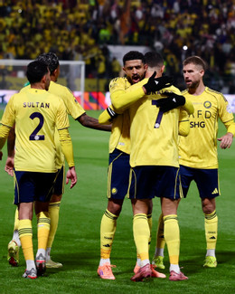 https://static-images.vnncdn.net/vps_images_publish/000001/000003/2025/12/31/ronaldo-al-nassr-106.jpg