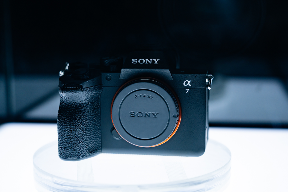 Sony ra mắt máy ảnh Alpha 7 V: Tái định nghĩa chuẩn Hybrid Full-frame