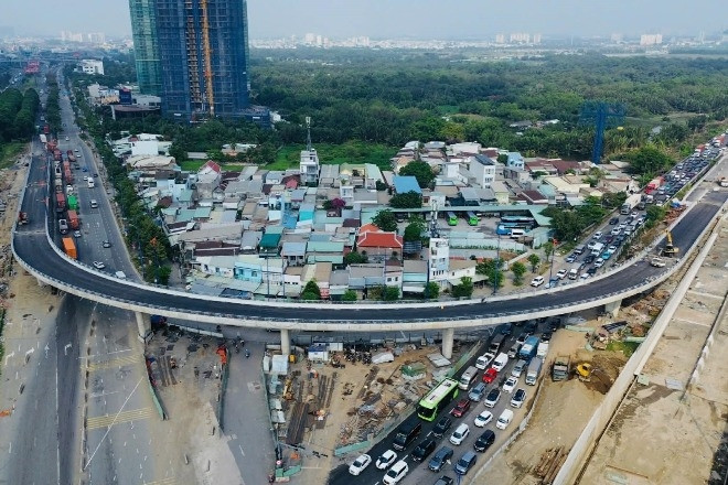 TPHCM thông xe nhánh cầu hình chữ C tại nút giao An Phú ngay đêm cuối năm