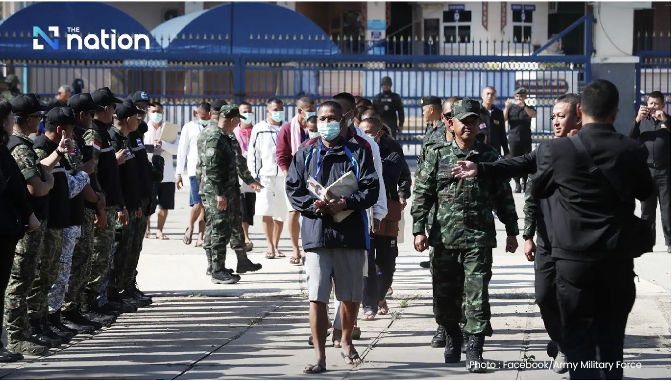 Trao trả binh sĩ Campuchia. Ảnh: The Nation