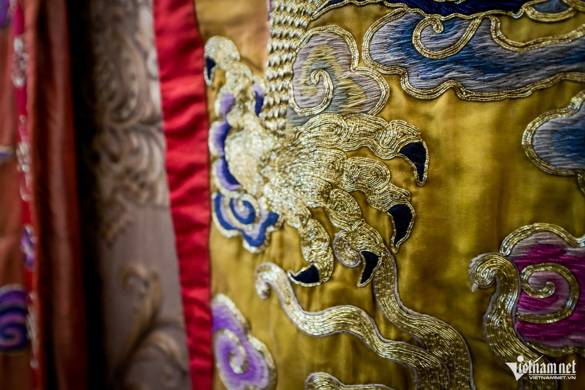 皇帝刺繍　ヴィンテージ 数十億ドンでも買えないほど貴重な、希少な皇帝刺繍絵画のクローズ