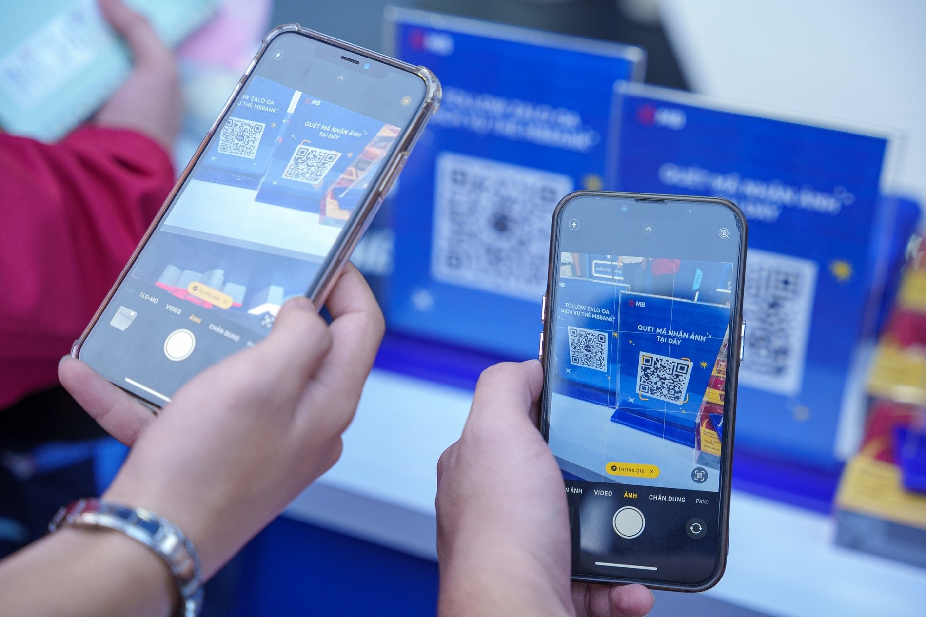 Một ngân hàng thực hiện thu phí chuyển tiền nhanh từ ngày 1/12