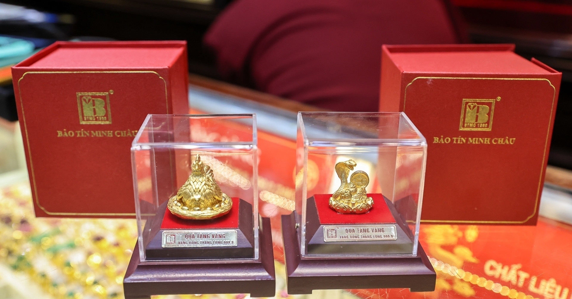 Giá vàng hôm nay 5/12/2025: Nín thở chờ Fed ra tay, vàng SJC và bạc 'bay màu'