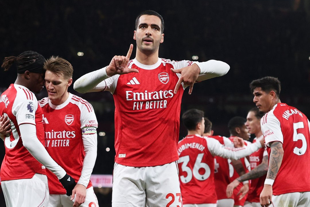 Arsenal hạ đẹp Brentford, chễm chệ ngôi đầu bảng