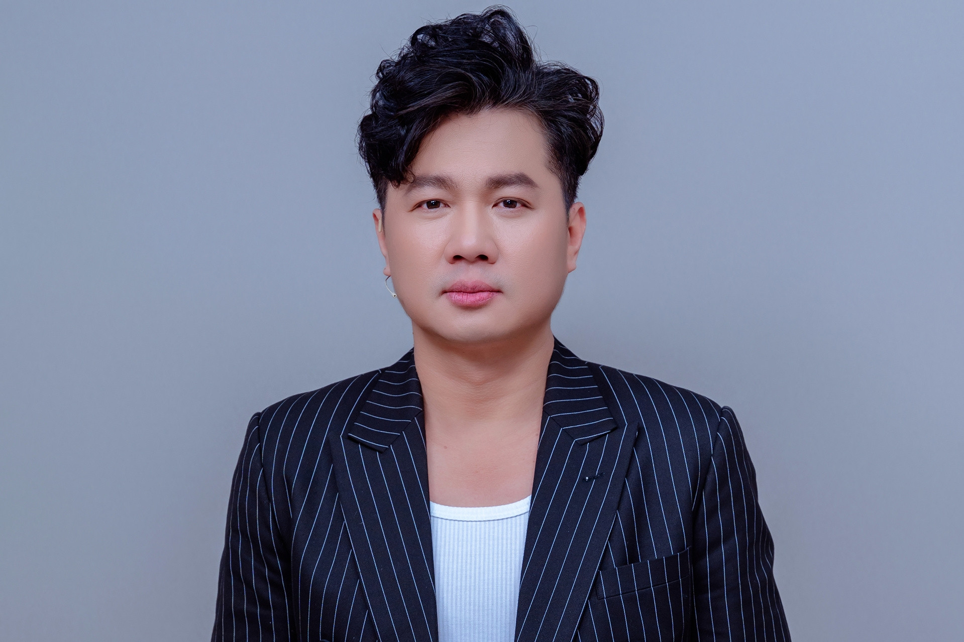 Ca sĩ Lâm Vũ mua xe 10 tỷ, tiết lộ về bạn gái