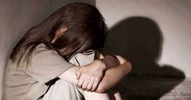 Cháu bé 12 tuổi tự đến công an tố cáo bị cha dượng xâm hại