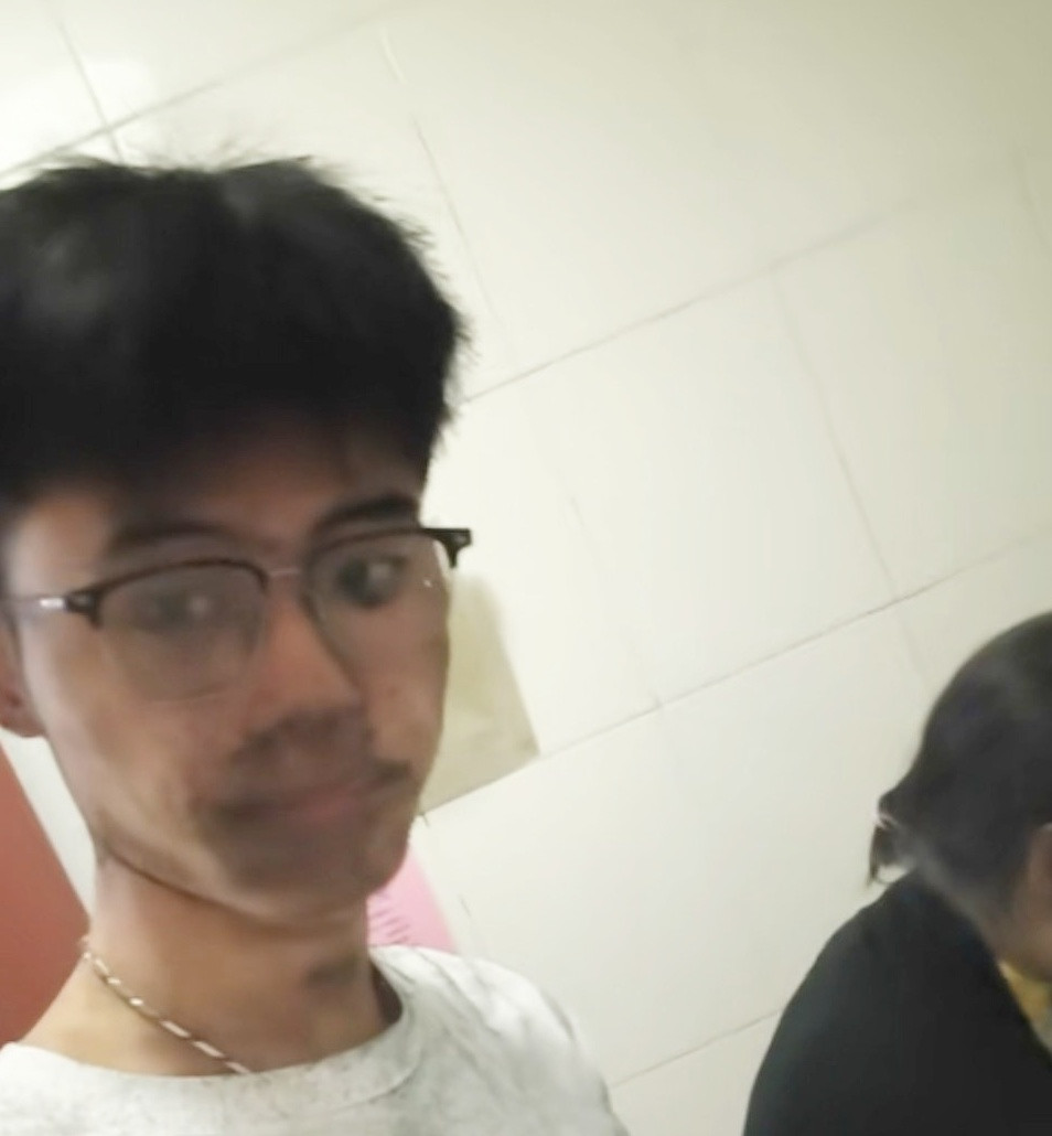 cháu cứu bà khỏi đám cháy