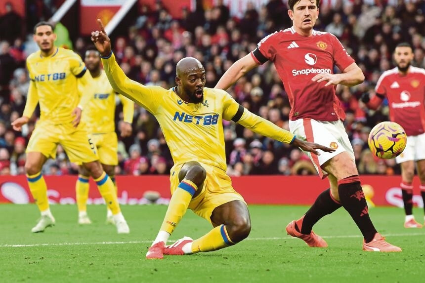 Crystal Palace sốt sắng bán Mateta cho MU