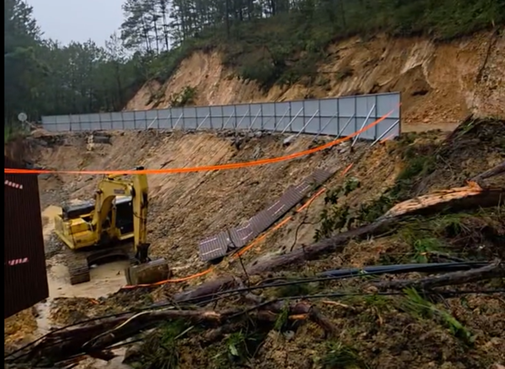 Đèo Mimosa lại sạt lở vị trí cũ, giao thông cửa ngõ vào Đà Lạt ách tắc.1.png