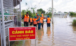 Lũ đổ về nhanh gây ngập sâu, chủ tịch phường ra lệnh “khẩn cấp” với 1.300 dân..jpg