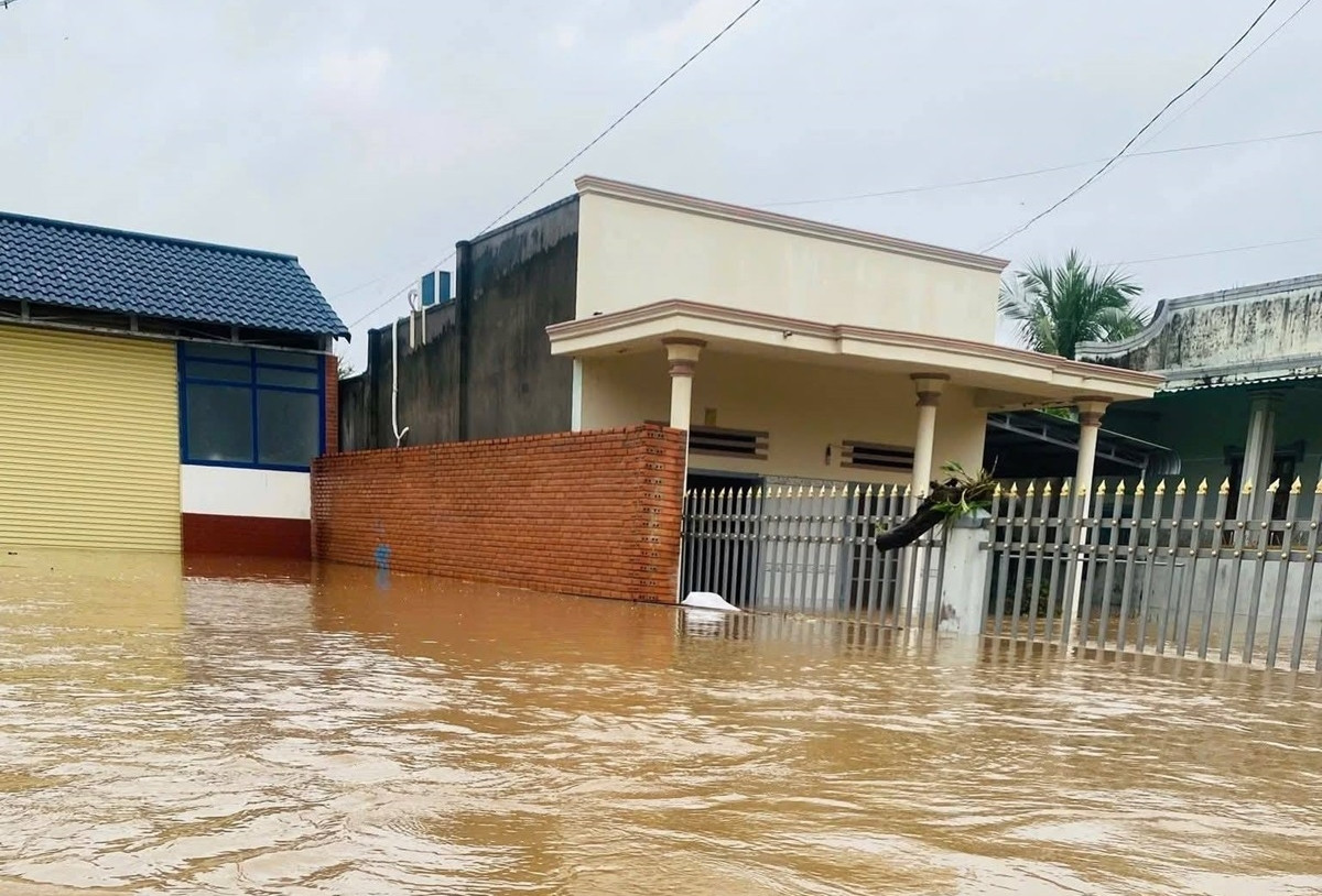 Lũ lên nhanh khiến hơn 1.700 căn nhà ở Lâm Đồng bị ngập, có nơi đến 2,5m