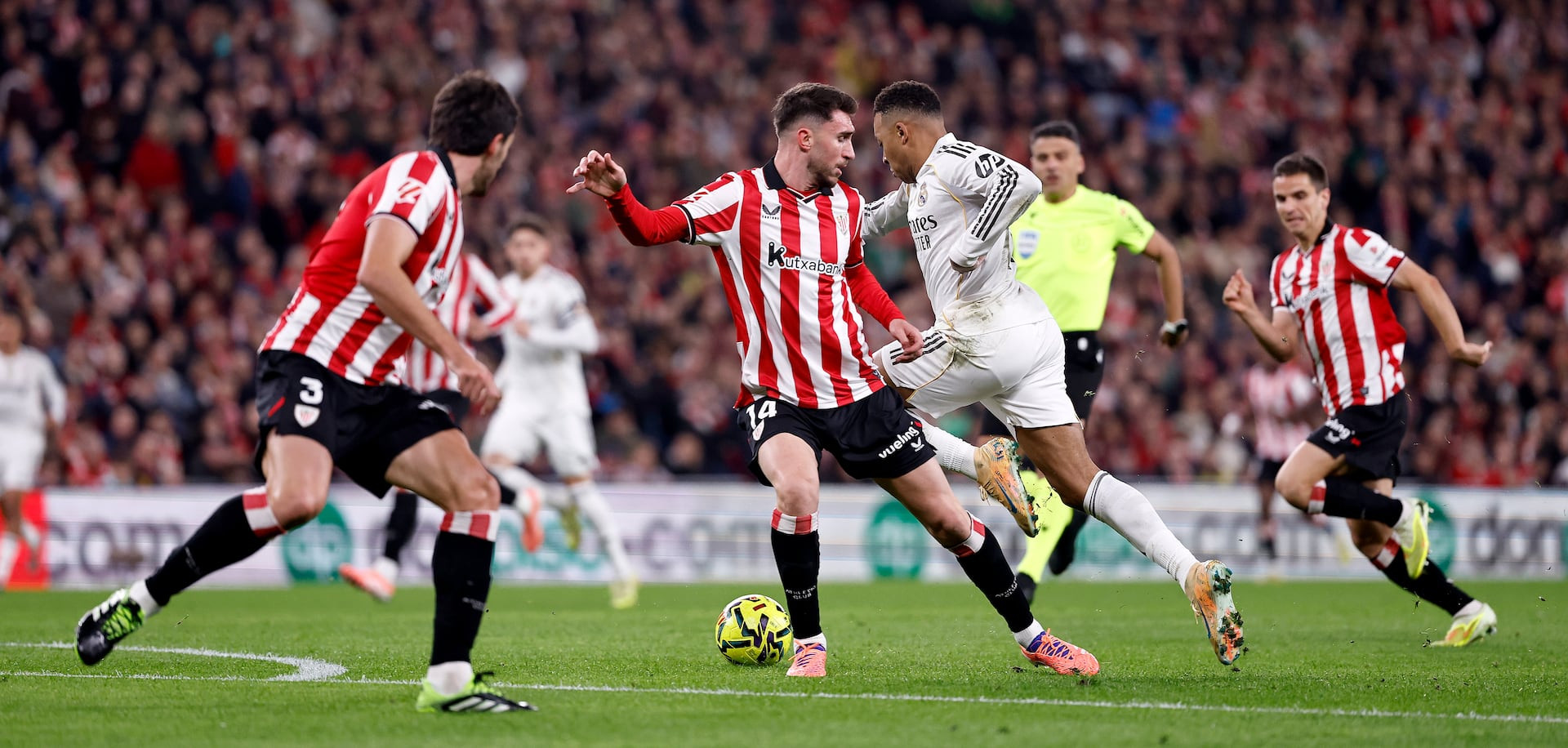 Mbappe đột phá và ghi siêu phẩm