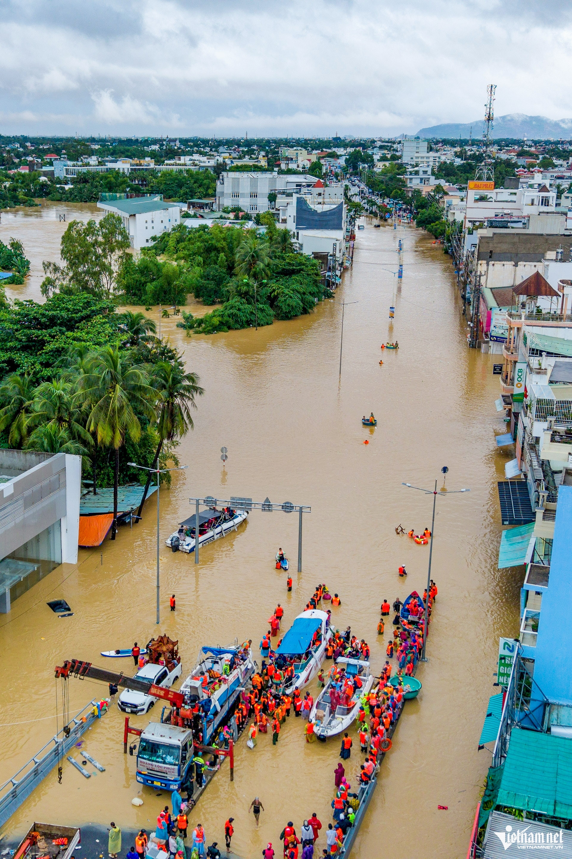 mua lu Khanh Hoa Xuan ngoc 1.jpg
