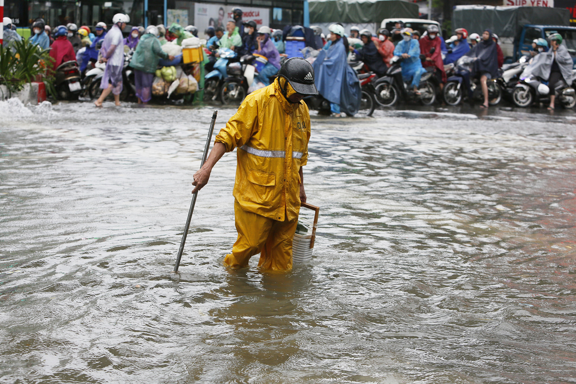 Hà Nội tính xây cấp bách 8 hồ điều hòa trước mùa mưa 2026