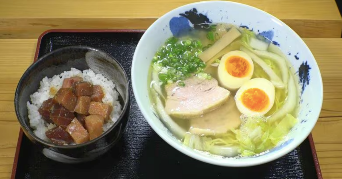 Quán ăn giữa núi khiến khách lái xe 2 tiếng đến xếp hàng