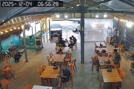 Quên trả tiền bữa sáng, nhóm cứu trợ xúc động trước tấm lòng chủ quán Quảng Trị