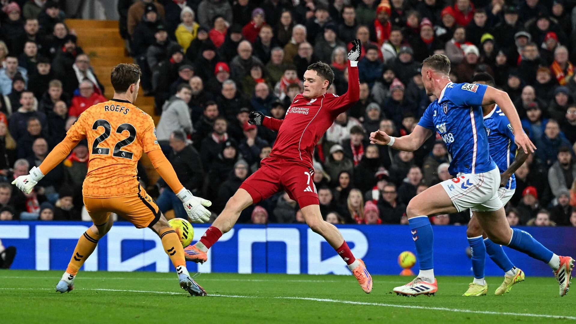 resources_premierleague_pulselive_com 2249819605 (2).jpg