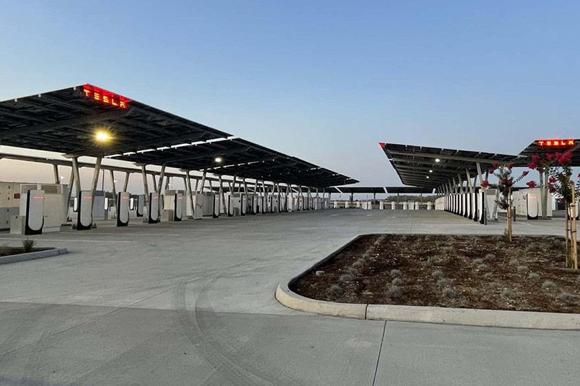 Siêu trạm sạc xe điện lớn nhất thế giới từ năng lượng mặt trời