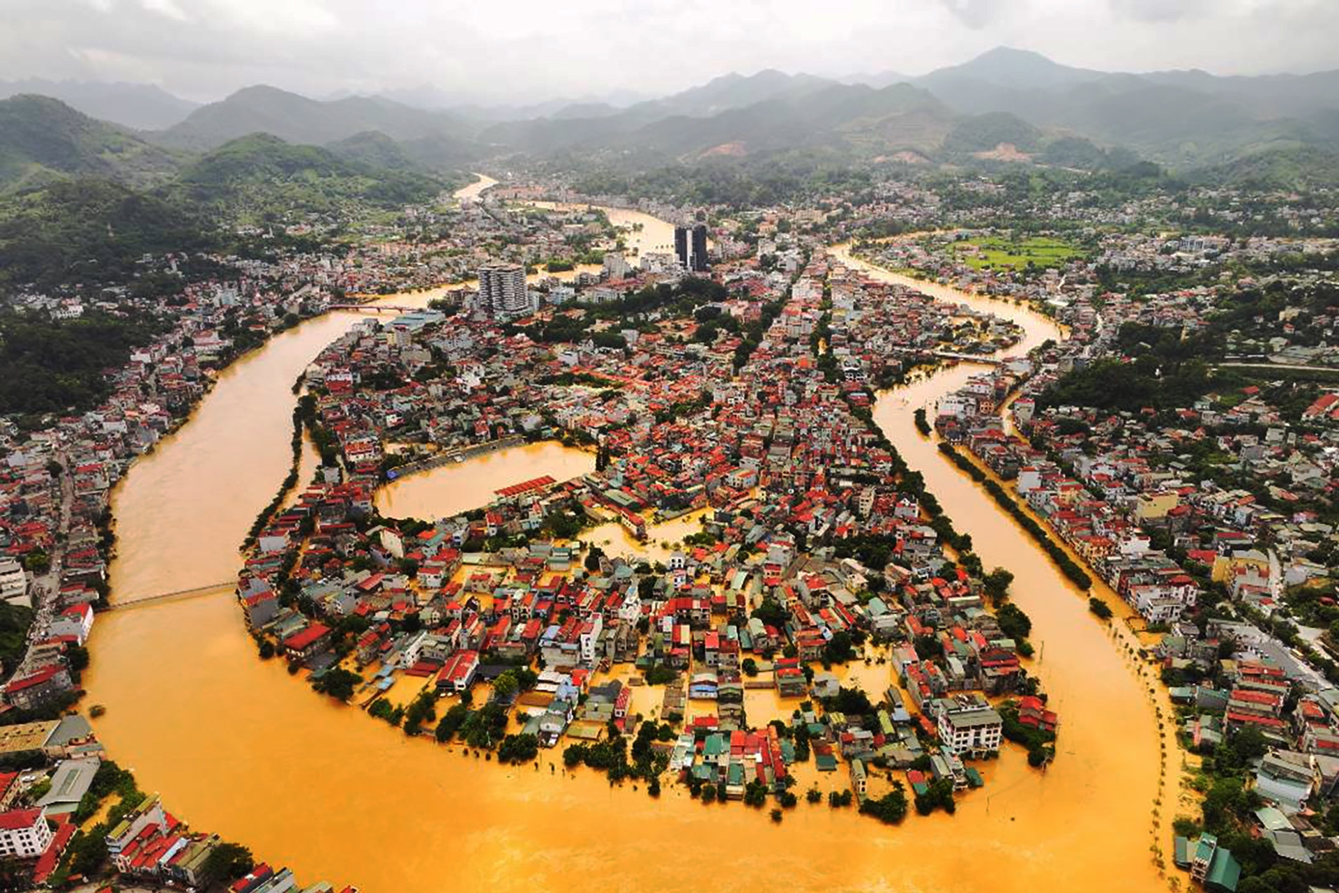 Thiên tai 2025 phá vỡ hàng loạt kỷ lục, gây thiệt hại 97.000 tỷ đồng