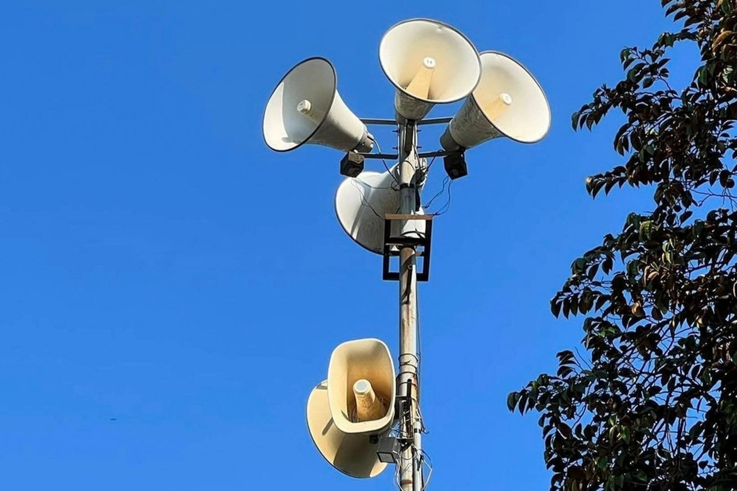 Tranh cãi vì 30 chiếc loa của tổ dân phố phát từ 4h30 sáng ở Bắc Ninh