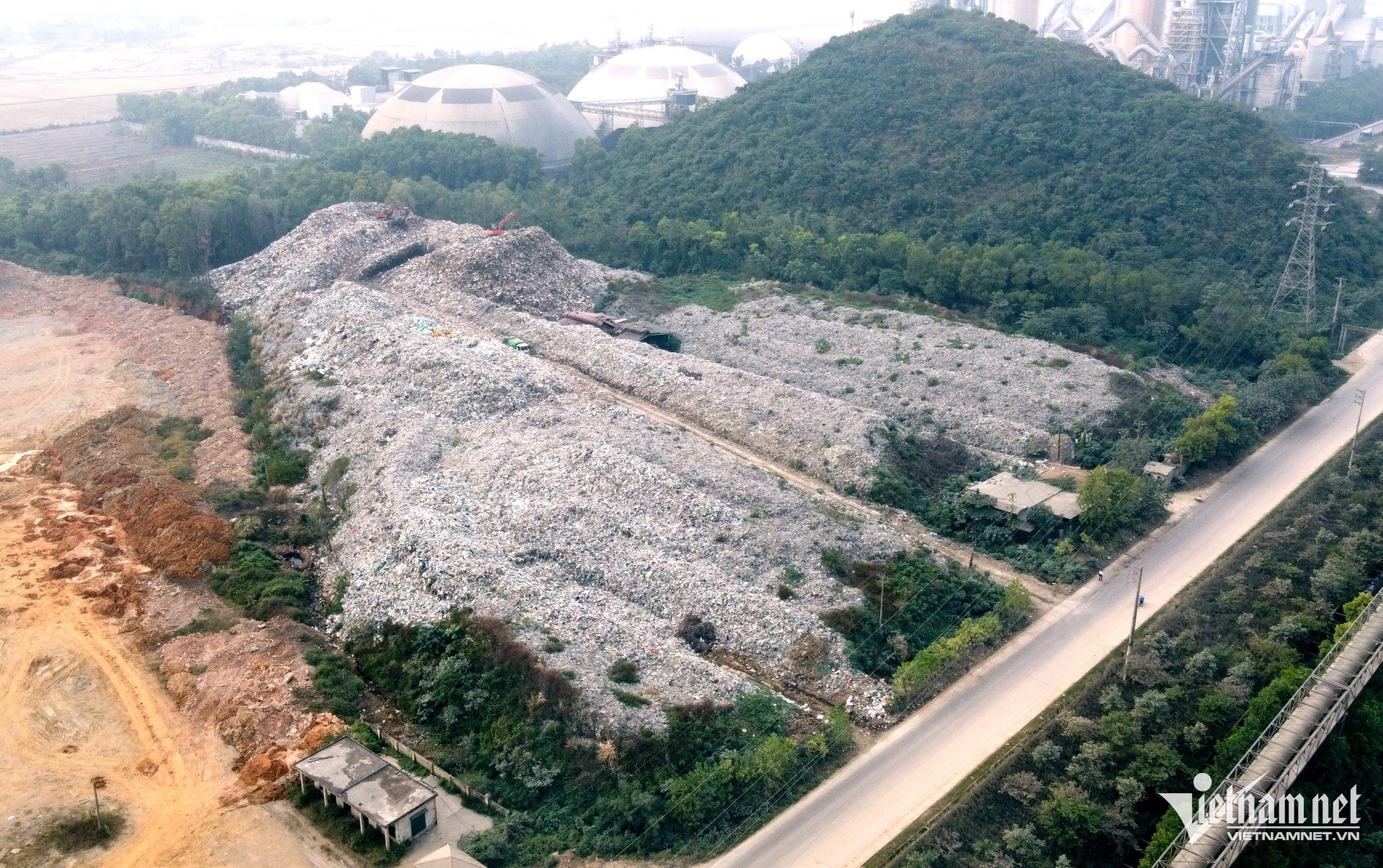 W-a1Bãi rác quá tải.JPG.jpg