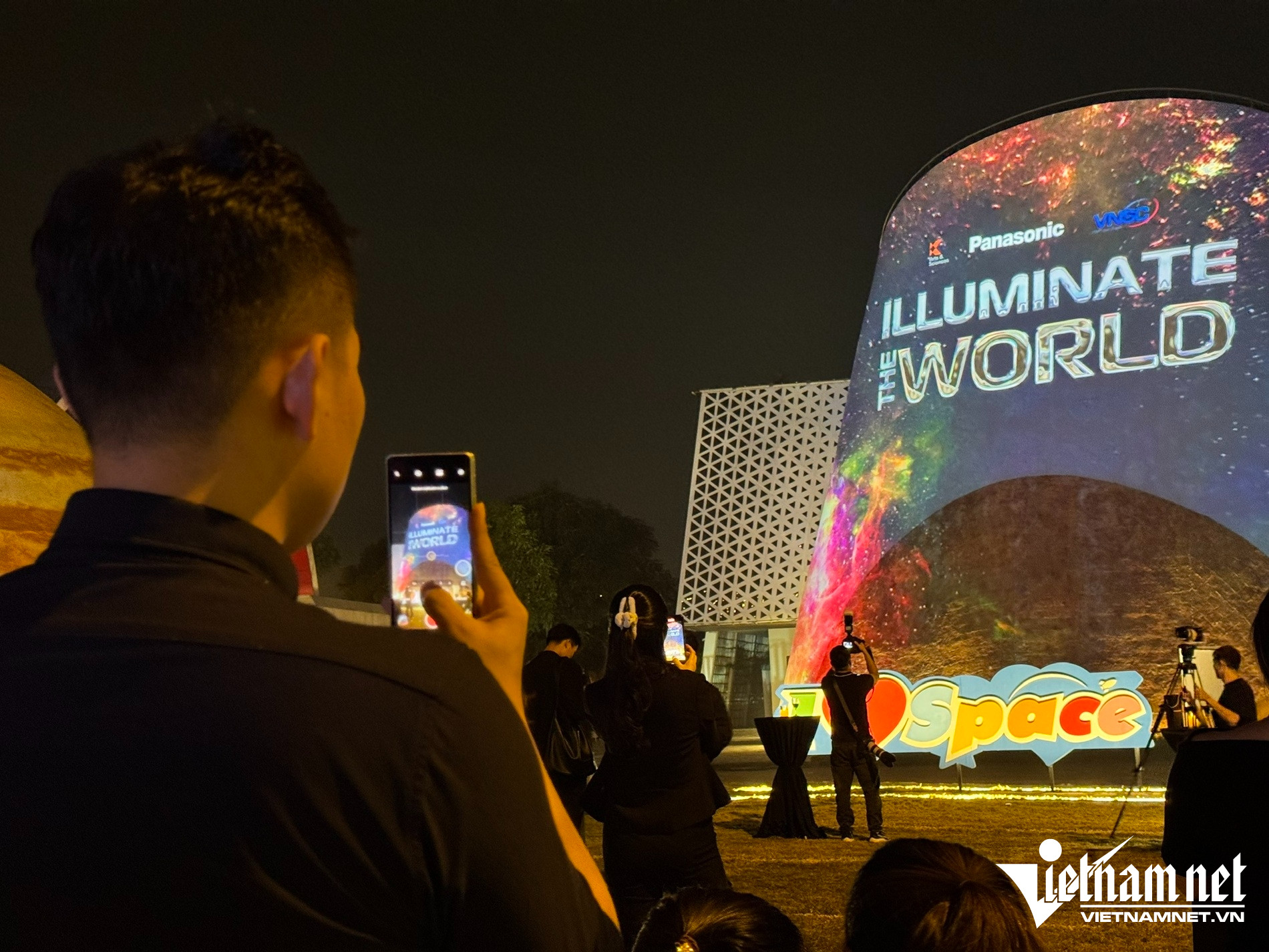 W-bao tang vu tru vietnam 2.jpg