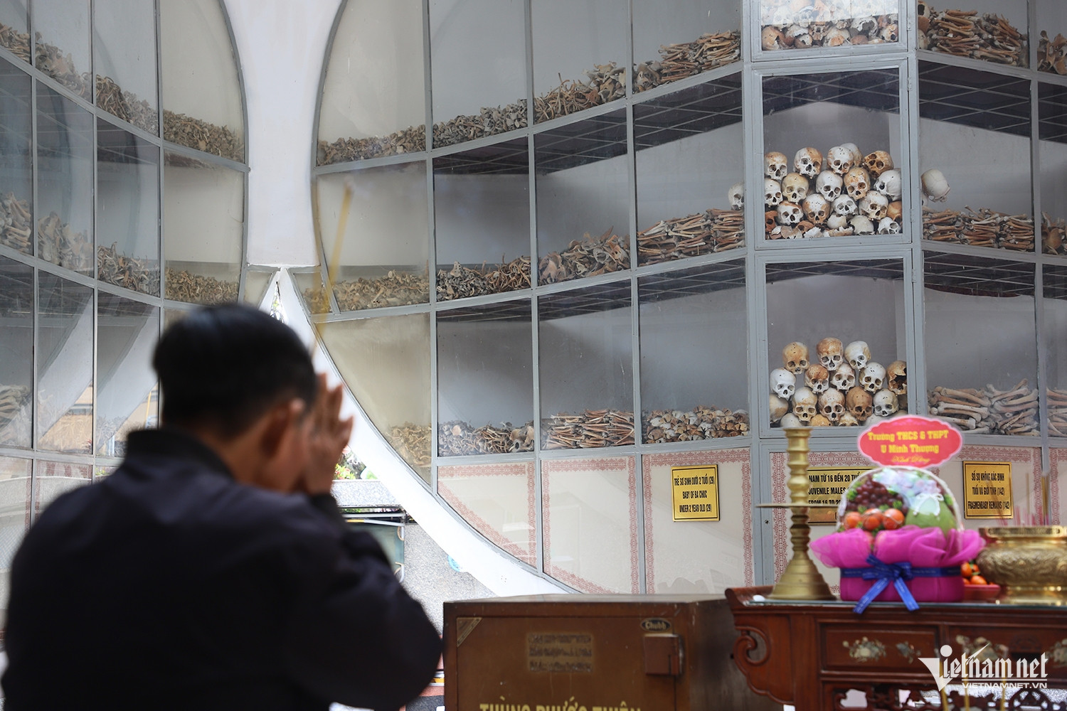 W-nhà mồ Ba Chúc 3.JPG.jpg