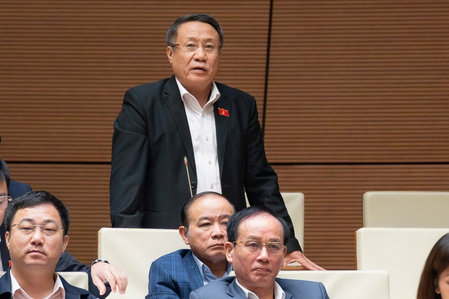 Đề nghị giao Bộ Dân tộc và Tôn giáo chủ trì chương trình phát triển vùng đồng bào DTTS & MN