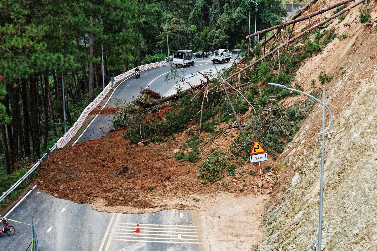 Đèo Prenn ra vào Đà Lạt tạm thời lưu thông trở lại theo giờ sau sự cố sạt lở
