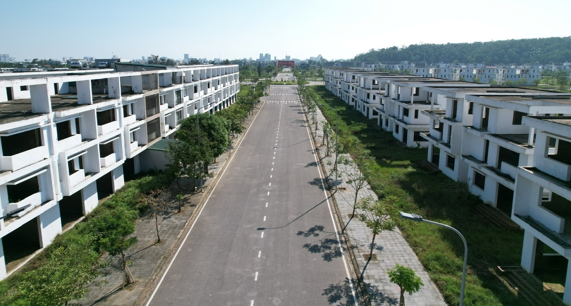 Khu đô thị được ví như 'thành phố thu nhỏ’ ở Sầm Sơn hoang vắng lạ thường