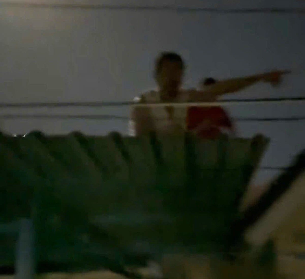 người dân lâm đồng chạy lũ trong đêm.jpg