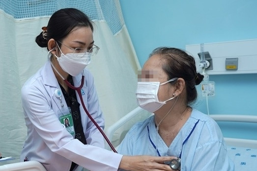 Miễn viện phí toàn dân: Có được khám phát hiện sớm ung thư?