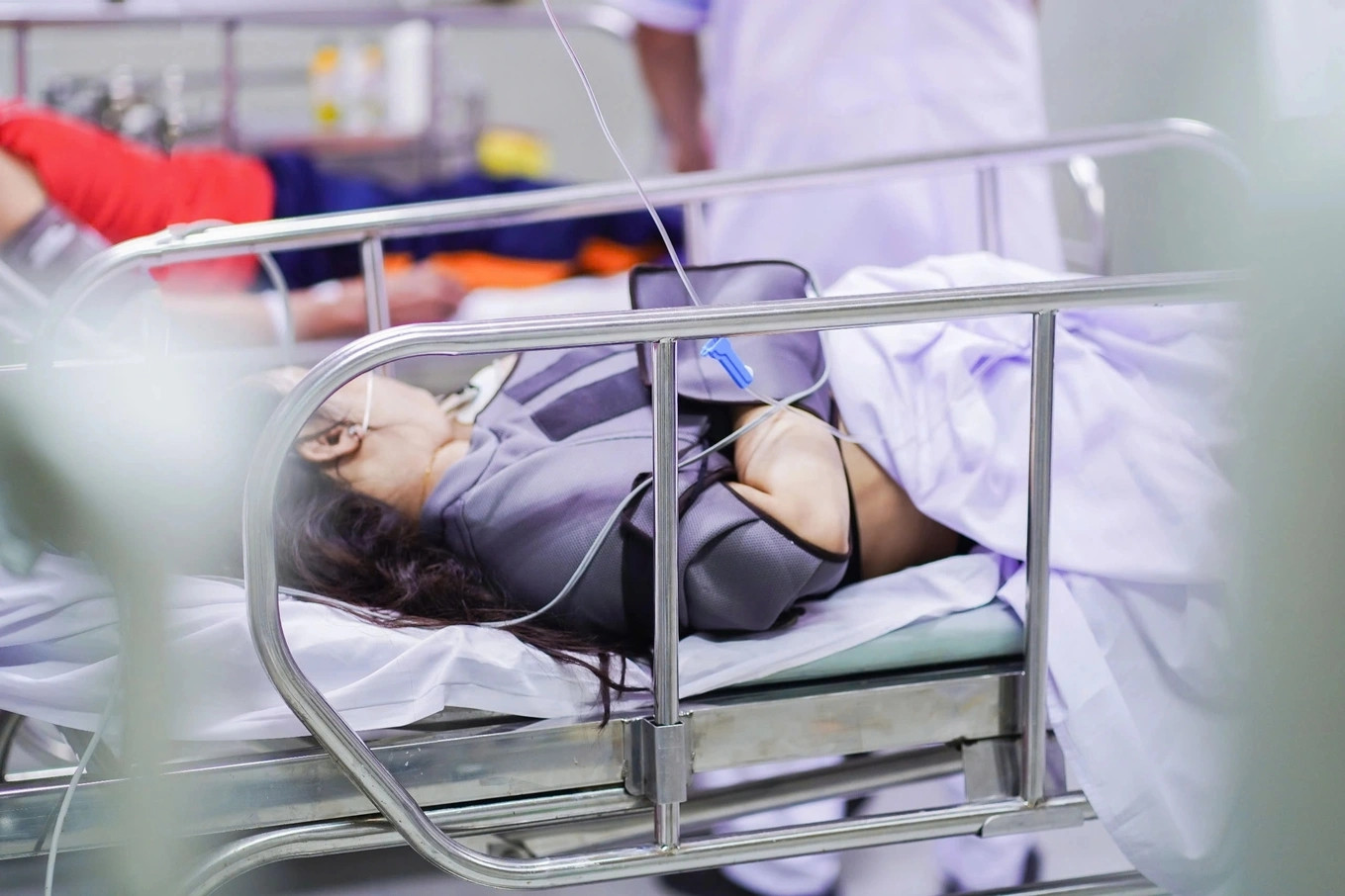 Sức khoẻ 2 cô gái nhảy khỏi tòa nhà 4 tầng trong vụ cháy làm 4 người tử vong