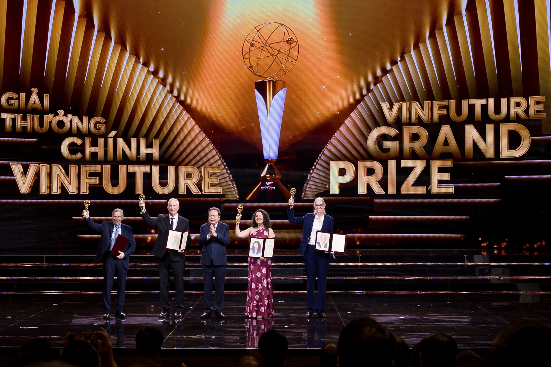 Trao giải chính VinFuture 2025 trị giá 3 triệu USD cho 4 nhà khoa học Mỹ