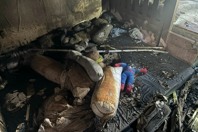  Vụ cháy quán ăn, 4 người tử vong: Cha gào khóc trước biển lửa cầu cứu 2 con 