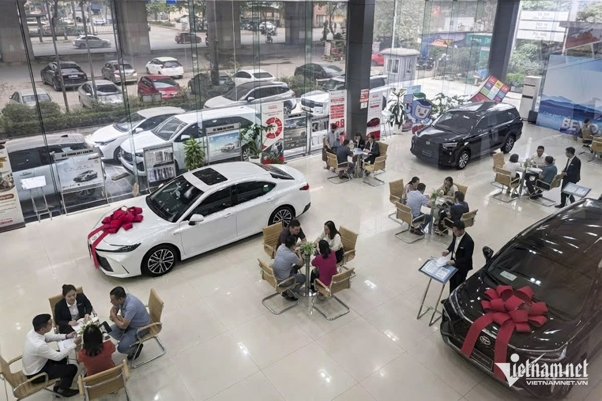 W-dai ly xe o to Toyota.jpg