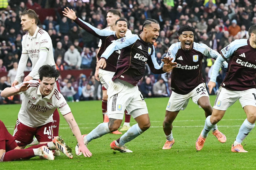 Aston Villa đánh gục Arsenal ở phút cuối cùng