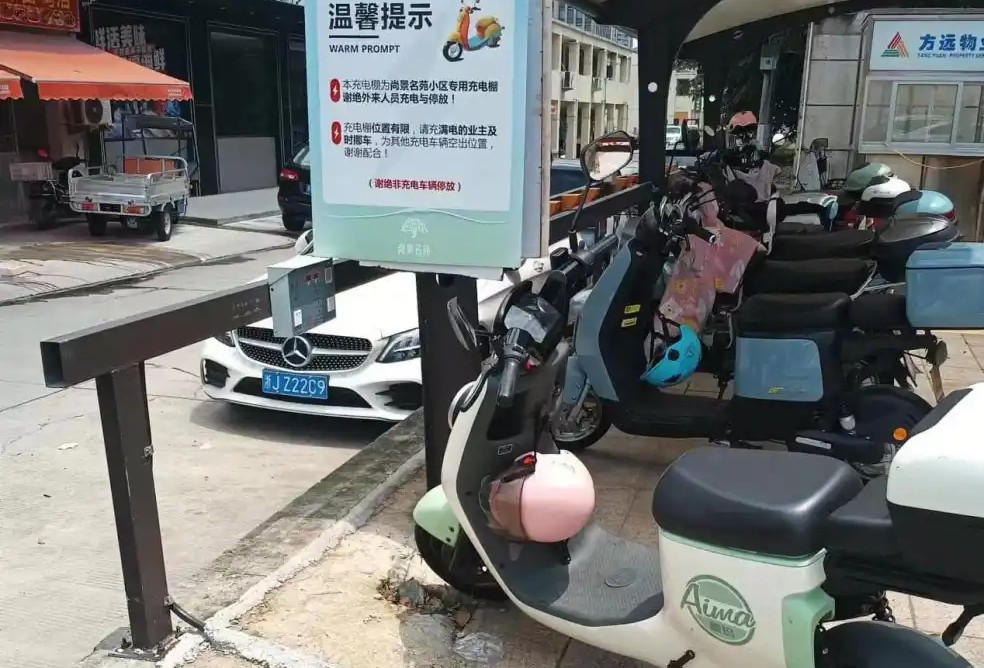 Cấm đỗ và sạc xe máy điện, xe đạp điện ở hầm chung cư và bài học từ Trung Quốc