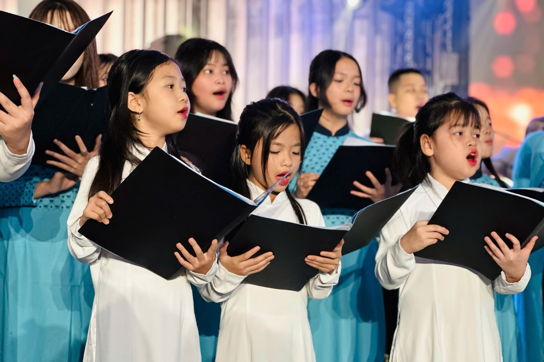 Chuyên gia gỡ nút thắt để ca sĩ nổi tiếng về dạy nhạc trong trường học